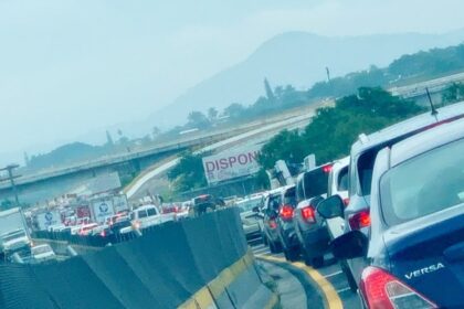El regreso masivo de vacacionistas a la Ciudad de México por el cierre de la Semana Santa provocó un caos vial en las principales carreteras del país