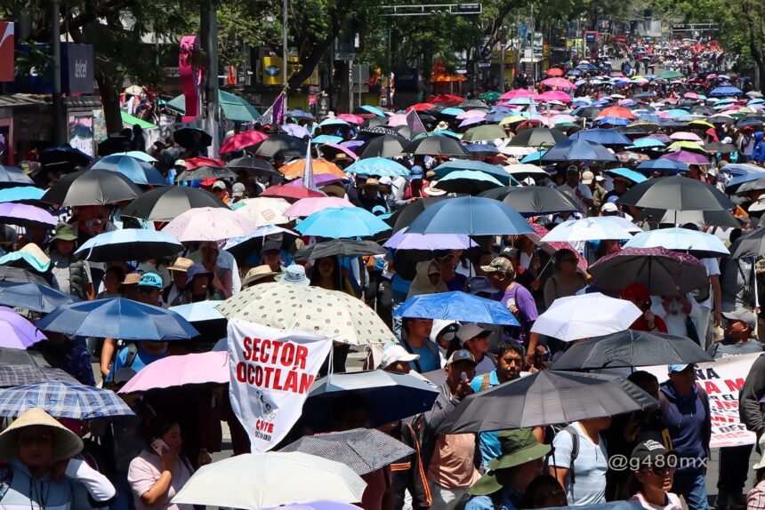 CNTE asfixia las calles el Día del Maestro I Fotos Gabriel Morales
