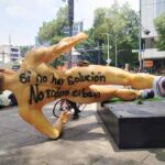Derriban figuras del Mundial sobe Reforma | Especial