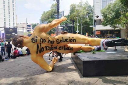 Derriban figuras del Mundial sobe Reforma | Especial