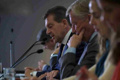 Emilio Romano, presidente de los banqueros (al centro) | ESPECIAL