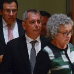 Edgar Amador, titular de Hacienda (al centro) | CLASOS